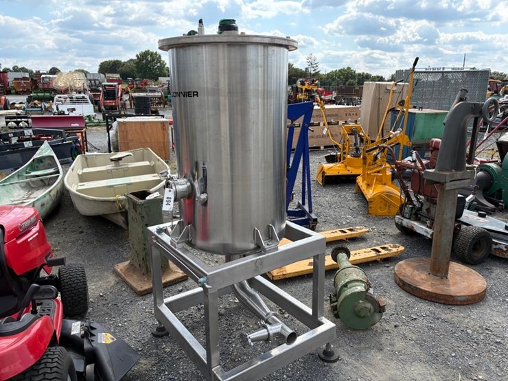 stainless-steel-tank-&-stand-image-2