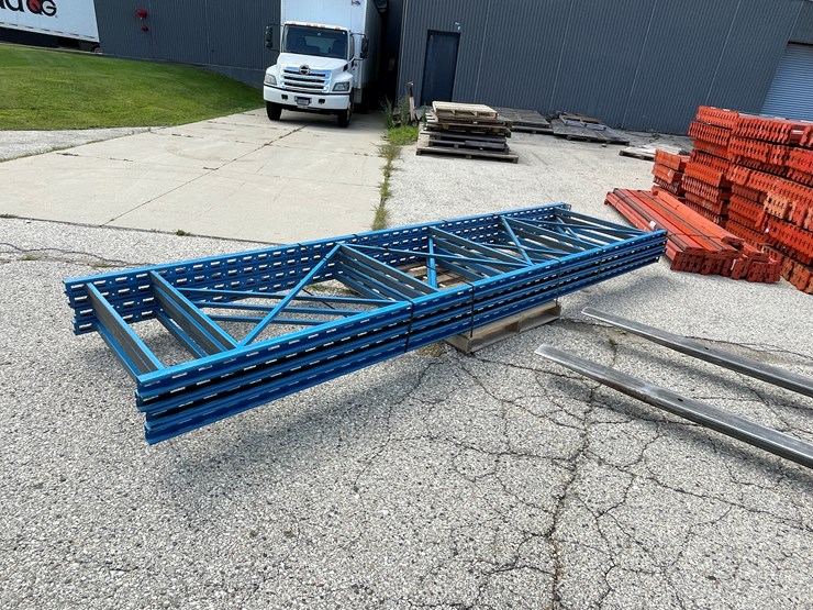 #1360-•-10'-pallet-racking-uprights-image-4
