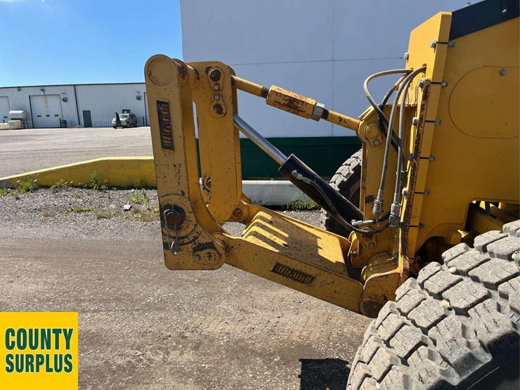 2019-deere-872gp-image-13