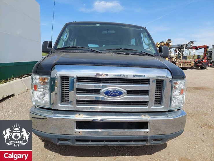 2014-ford-e-series-e-150-super-duty-4x2-3dr-passenger-van-image-16