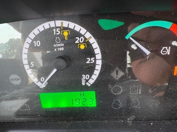 2018-john-deere-5075e-image-9