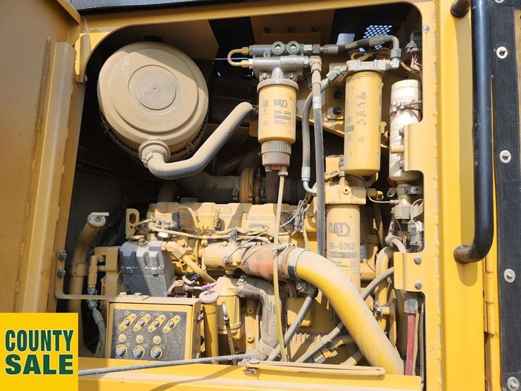 2015-caterpillar-160m-awd-image-27