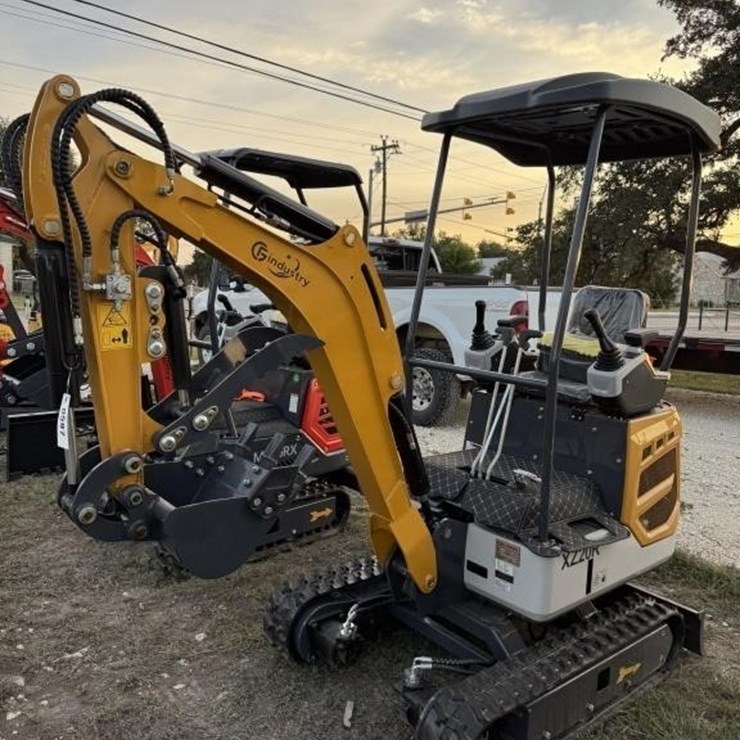 CF Industries XZ.20R mini excavator, gas engine,