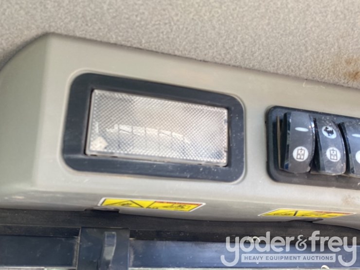 2014-caterpillar-299d-image-17