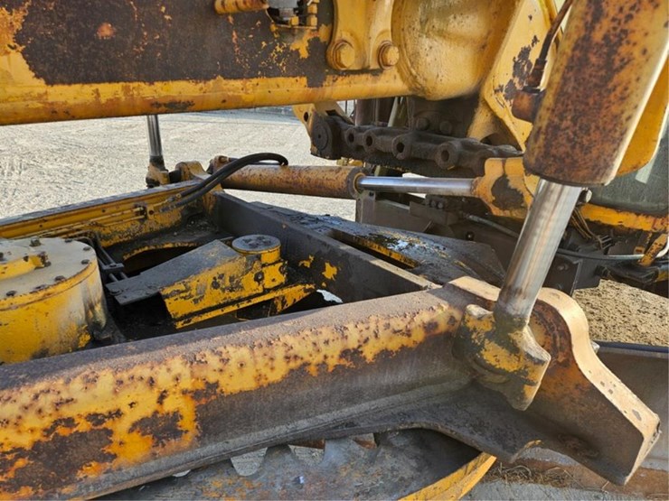 2012-deere-770a-image-16
