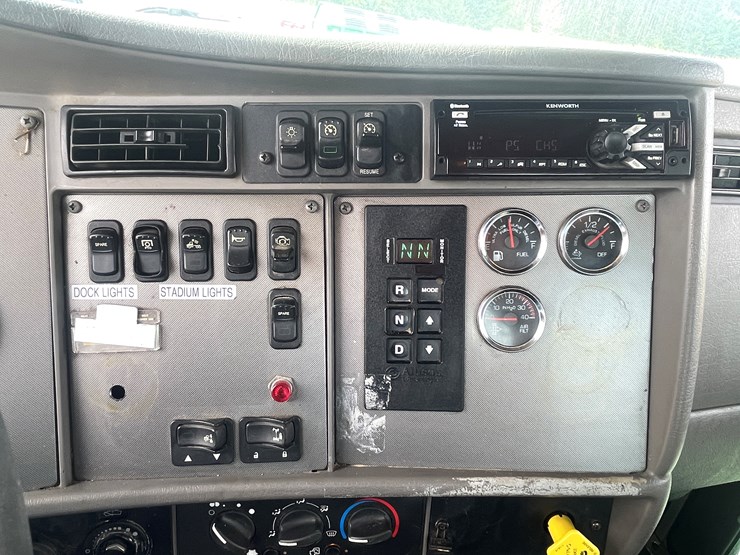 2013-kenworth-t370-image-63
