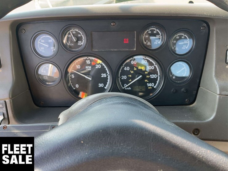 2006-sterling-lt8500-image-10