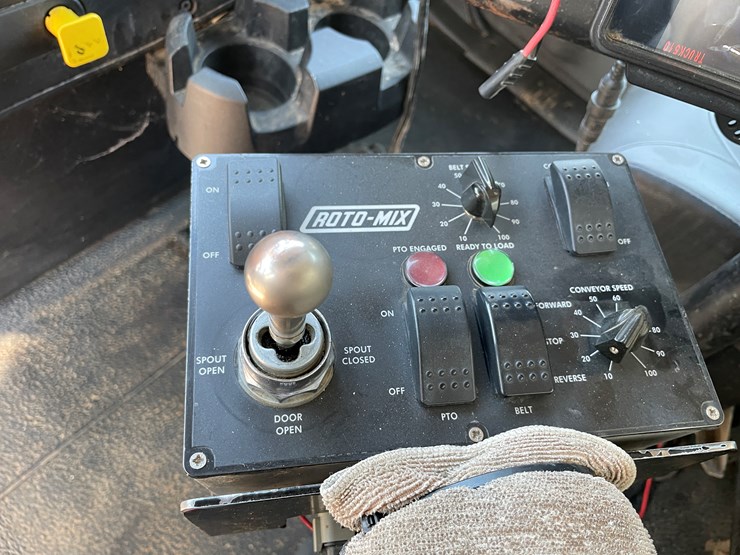 #2000-•-2020-international-roto-mix-mixed-ration-feed-truck-(has-tx-title)-(mosinee,-wi)-image-87