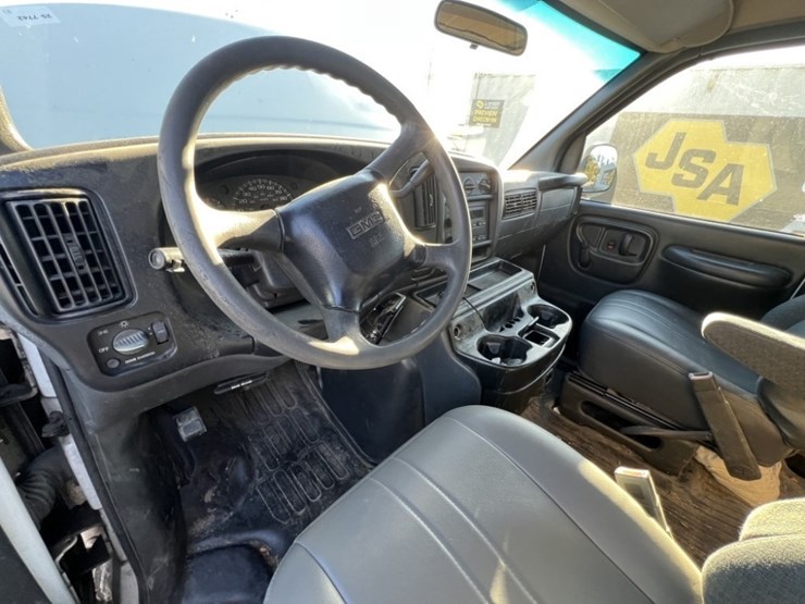 2002-gmc-3500-image-24