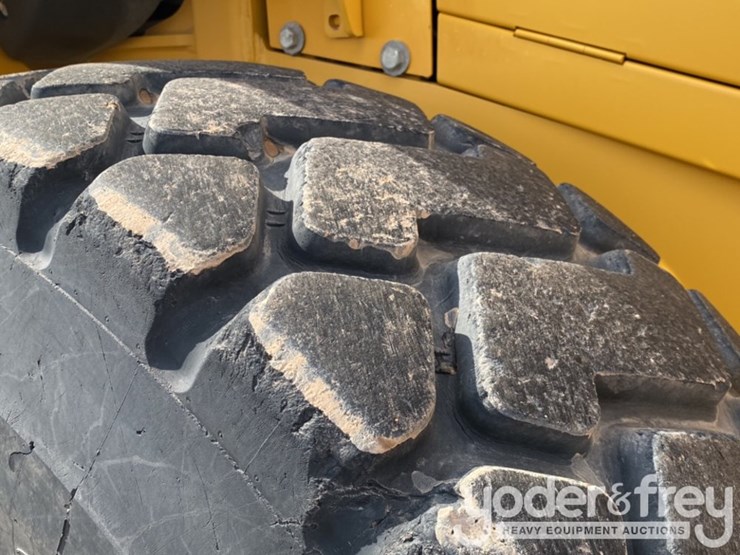 2018-deere-624k-image-20