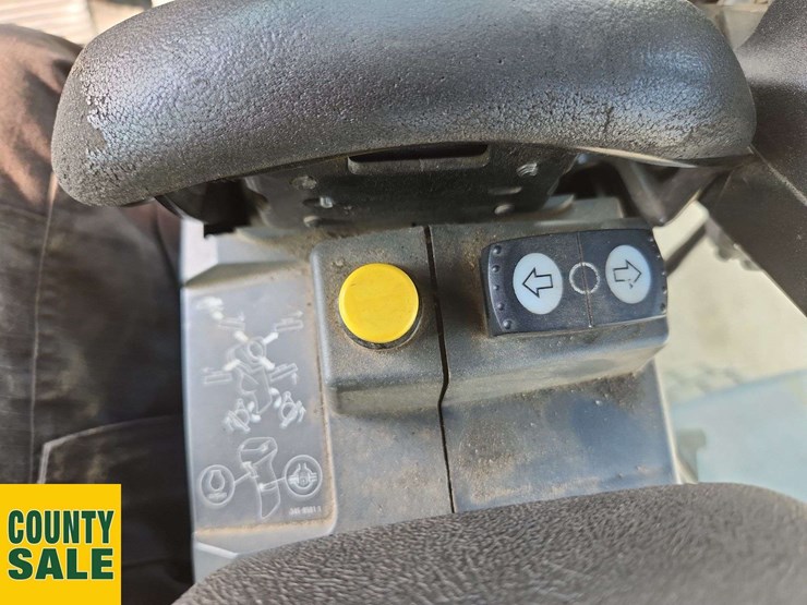 2015-caterpillar-160m-awd-image-17