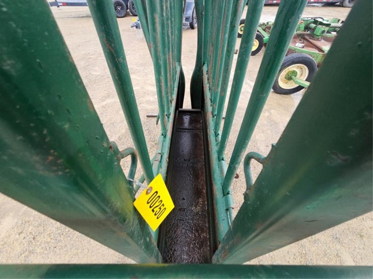 #250-•-cattle-chute-image-14