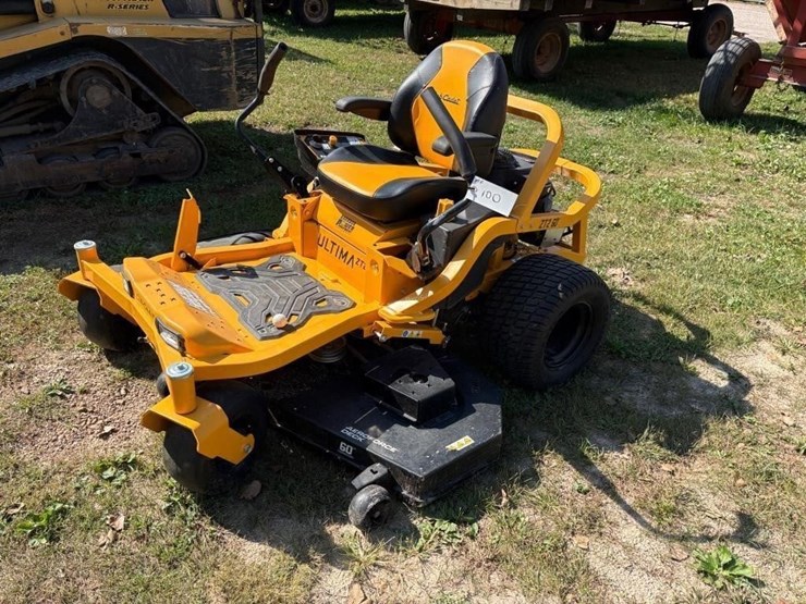 cub-cadet-ultima-zt2-zero-turn-mower-image-1