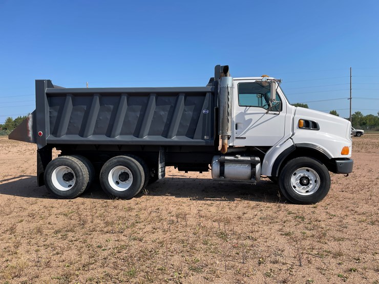 2005-sterling-lt9500-image-10
