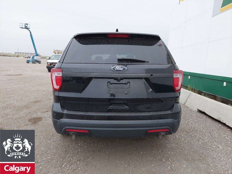 2017-ford-explorer-image-18