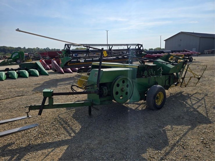 john-deere-336-image-1