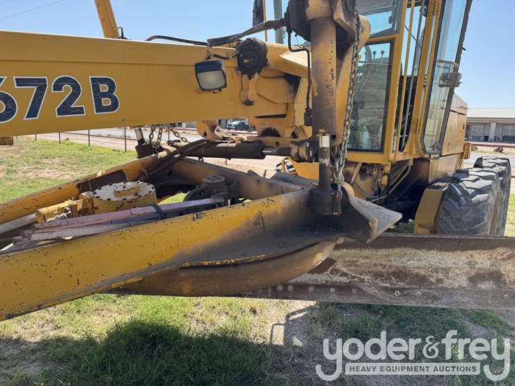 deere-672b-image-10
