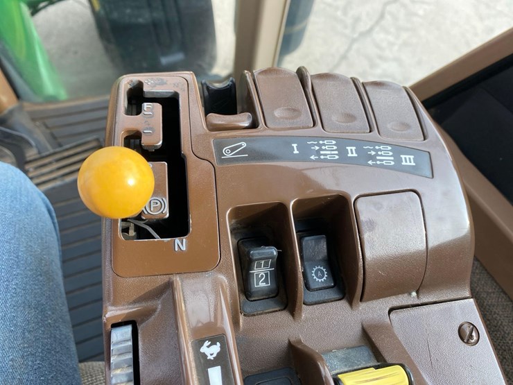 2007-john-deere-8330-image-40