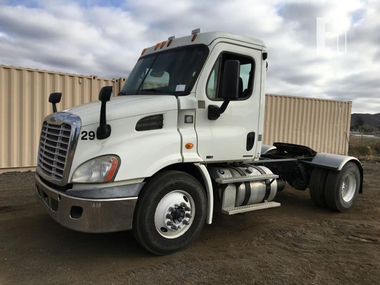 2012-freightliner-cascadia-113-image-1