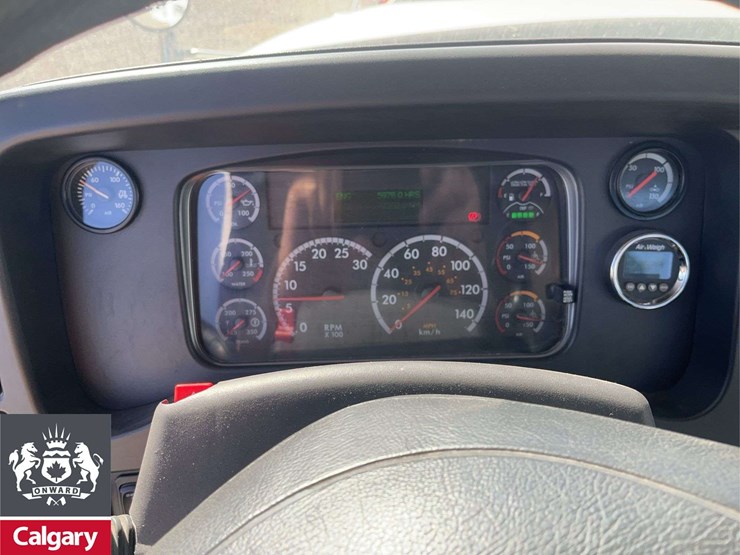 2018-freightliner-114sd-image-15