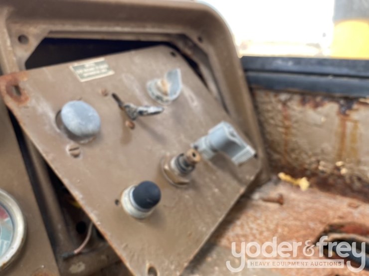 caterpillar-d25c-image-30