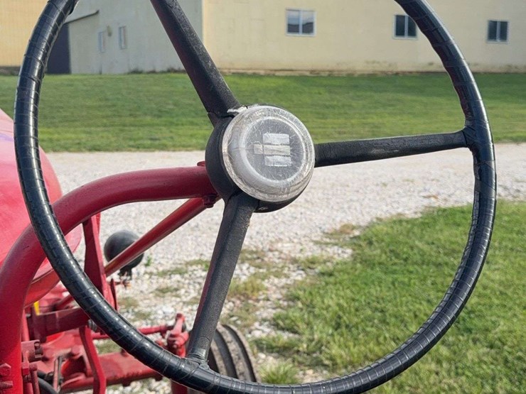 farmall-140-with-belly-mower-image-38