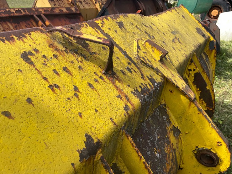 #1147-•-front-loader-bucket-attachment-image-9