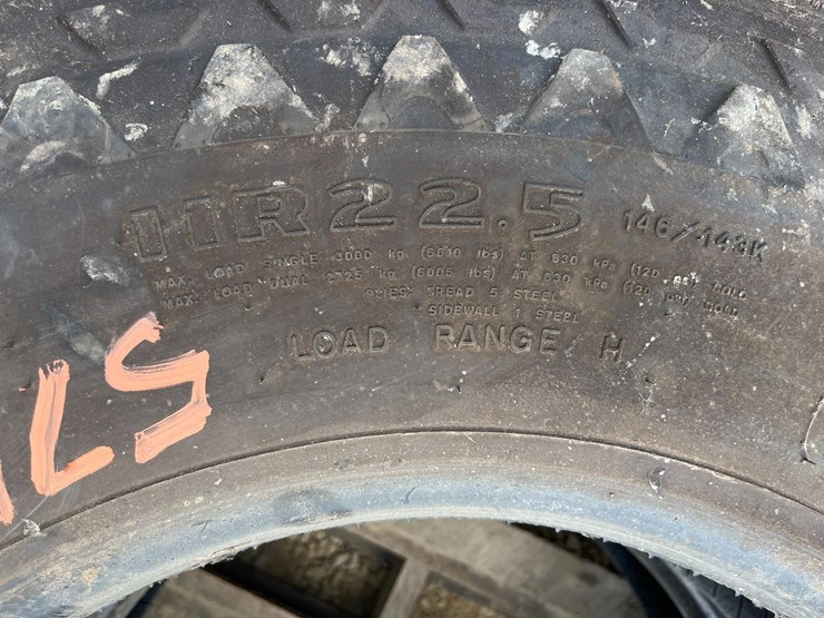 semi-truck-tires-11r22.5-image-3
