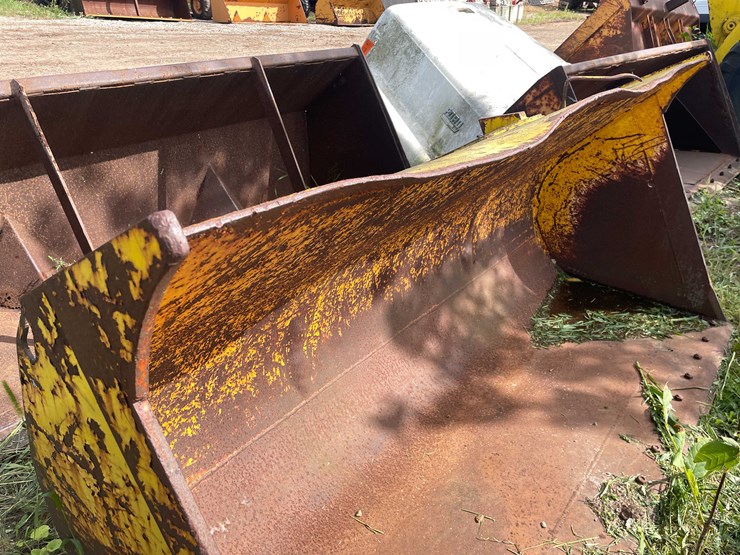 #1147-•-front-loader-bucket-attachment-image-13