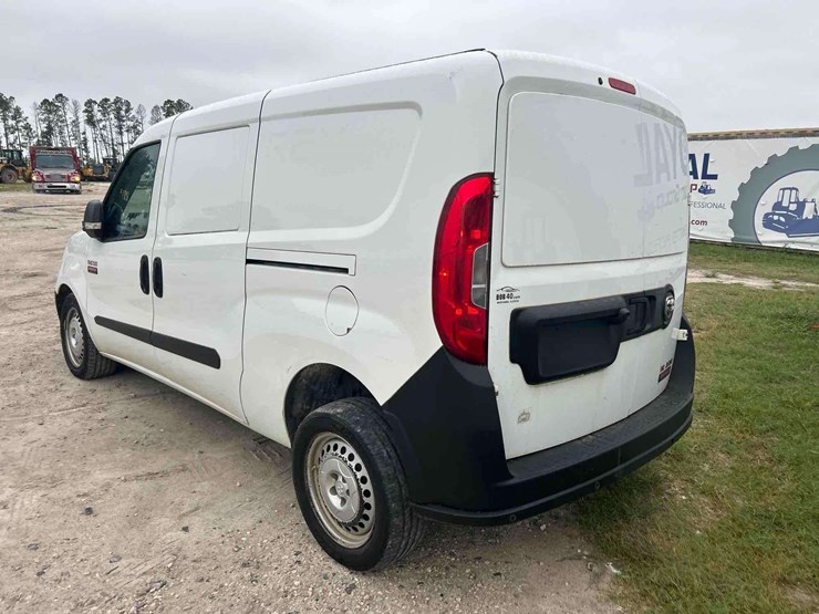 2017-ram-promaster-city-image-4