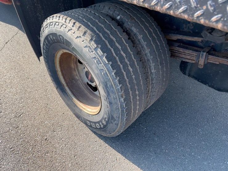 2004-gmc-3500-image-10