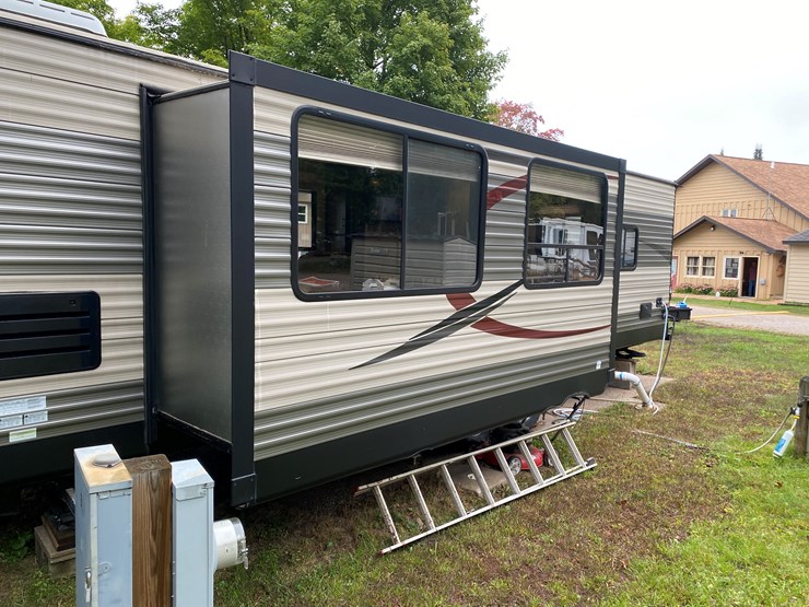 #3304-•-2016-cherokee-limited-274vfk-camper-(has-wi-title)-(three-lakes,-wi)-image-10
