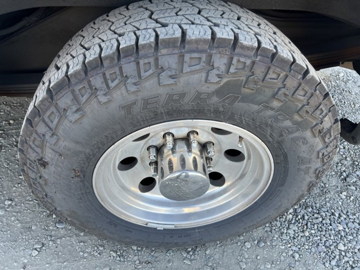 2002-gmc-3500-image-17