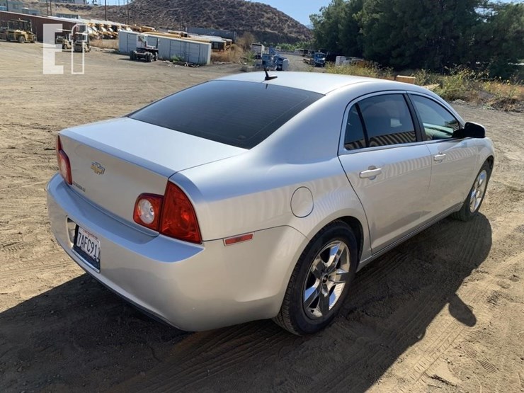 2010-chevrolet-malibu-lt-sedan-image-3