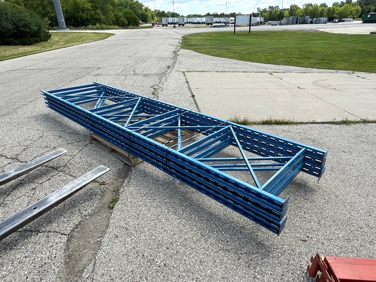 #1360-•-10'-pallet-racking-uprights-image-3