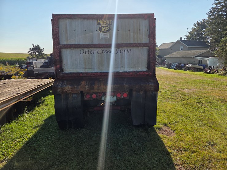 #2262-•-2007-volvo-semi-tractor-&-hilbilt-mfg.-trailer-(sheboygan,-wi)-image-4