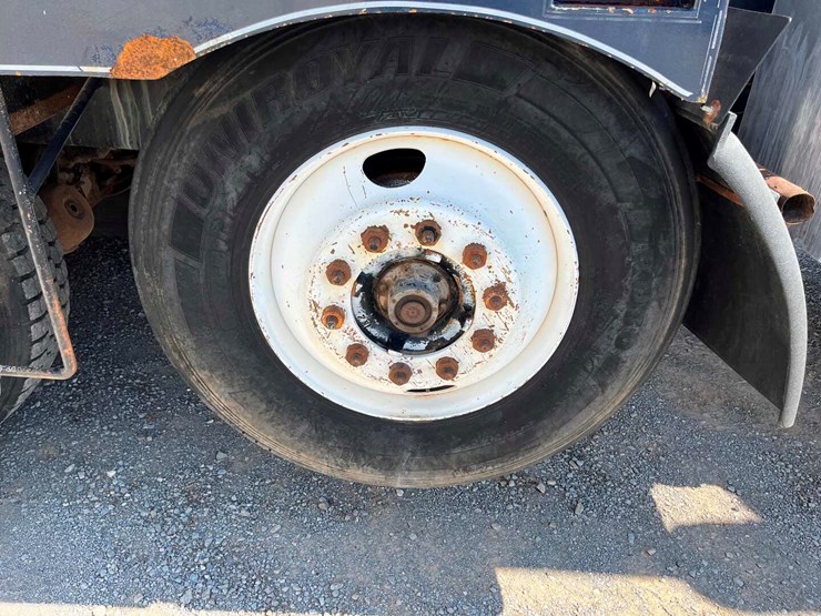 2001-mack-ch613-image-17