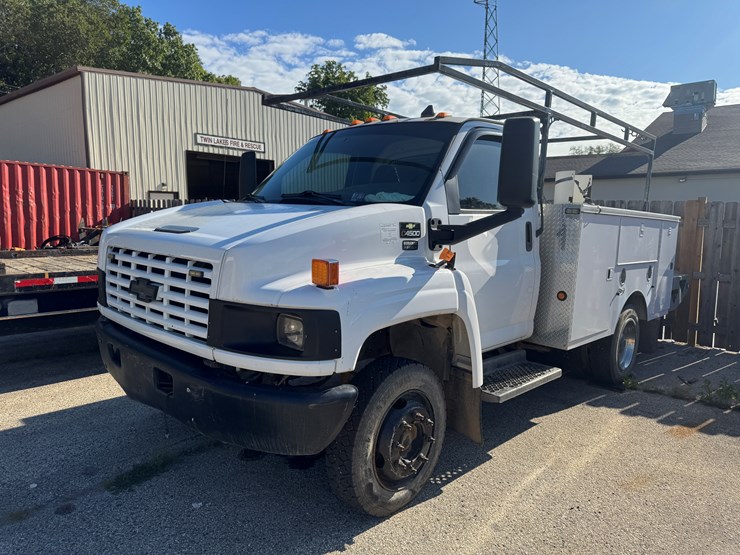#2802-•-2005-chevrolet-c4500-service-truck-(twin-lakes,-wi)-(has-il-title)-image-1