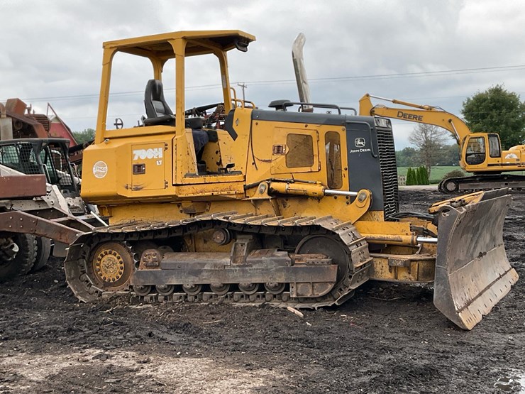 2002-deere-700h-image-3