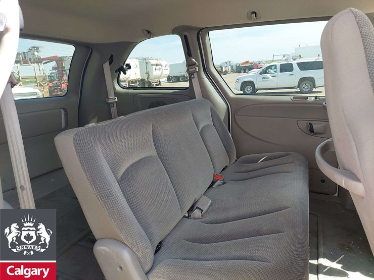 2002-dodge-caravan-image-12