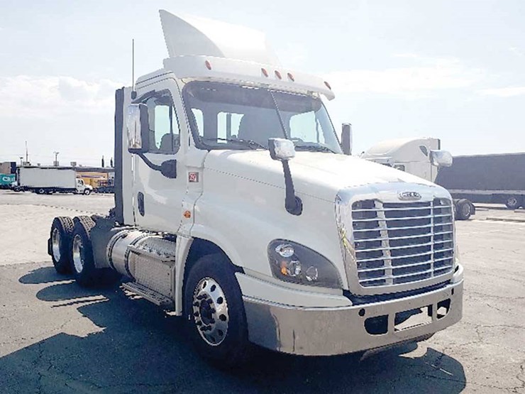 2018-freightliner-cascadia-125-image-1