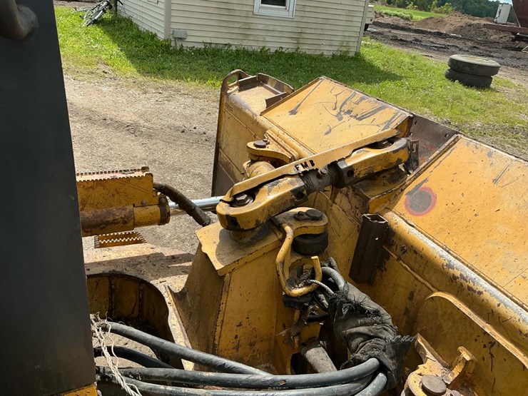 2002-deere-700h-image-25