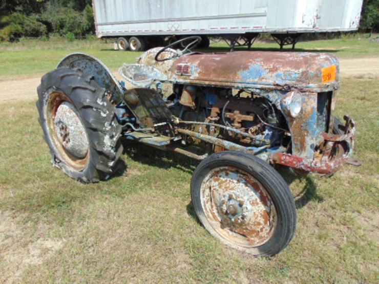 ford-tractor-image-1