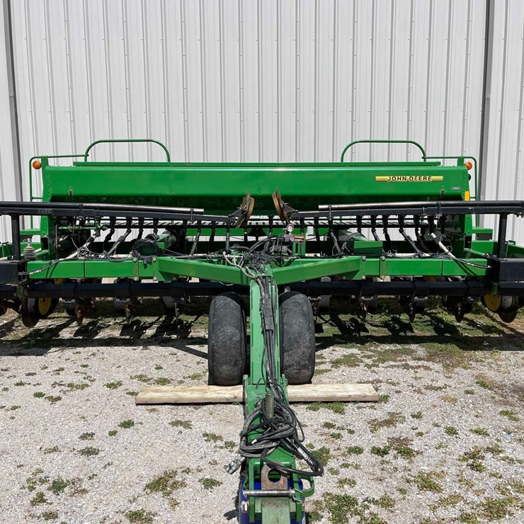 JOHN DEERE 750