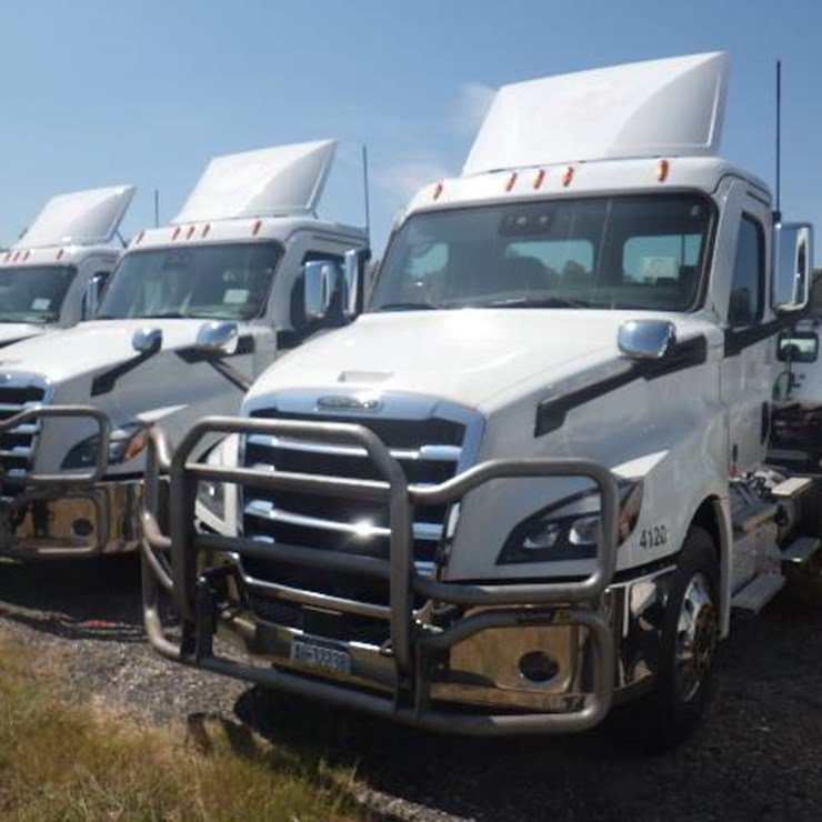 2023 FREIGHTLINER CASCADIA 126