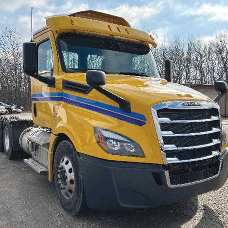 2020 FREIGHTLINER CASCADIA 126