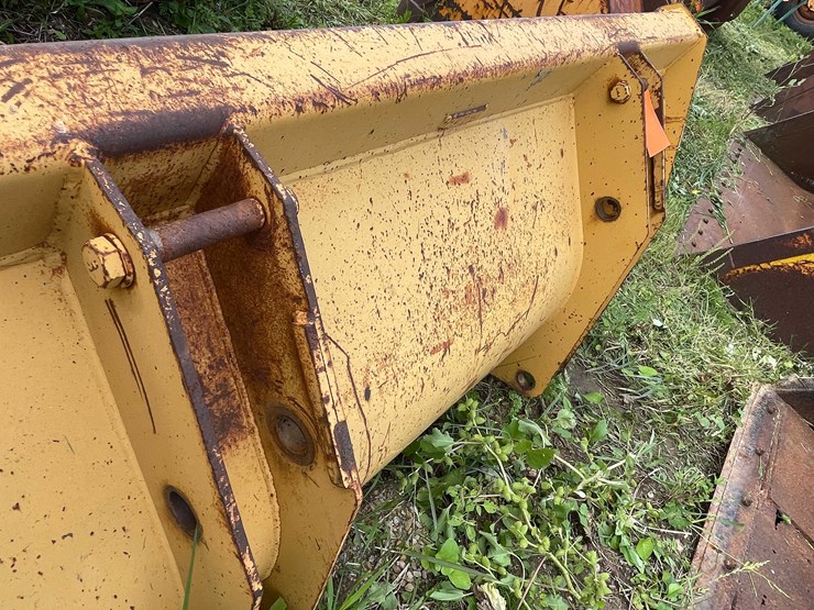 #1143-•-front-loader-bucket-attachment-image-10
