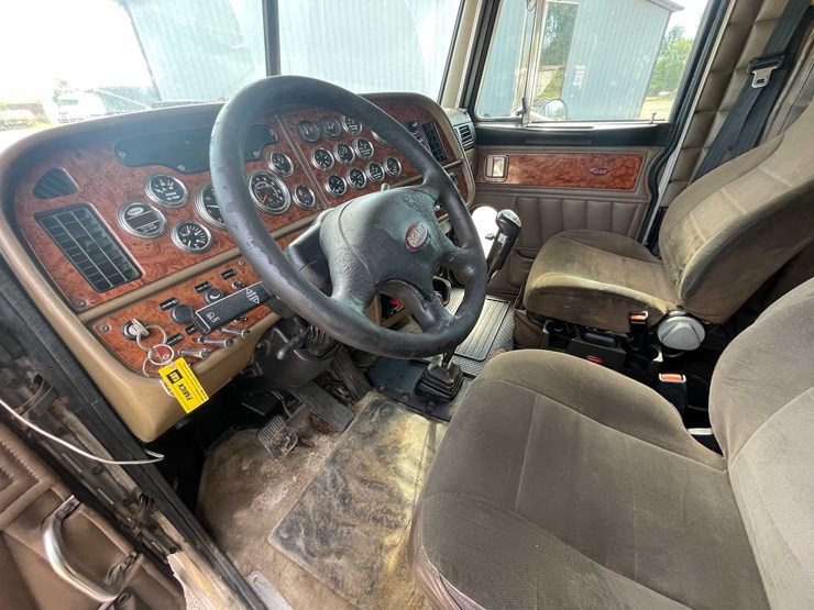 2004-peterbilt-379-image-52