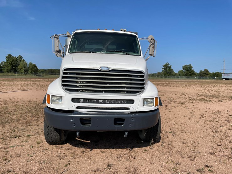 2005-sterling-lt9500-image-3