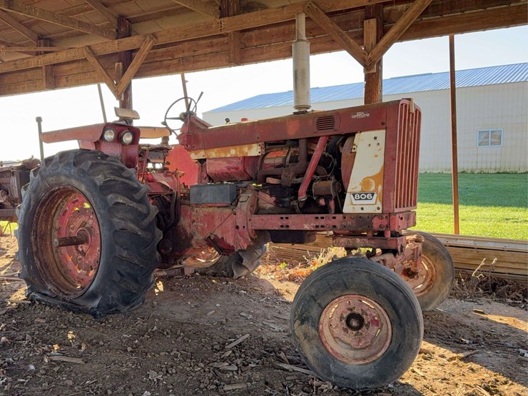 farmall-806-image-8